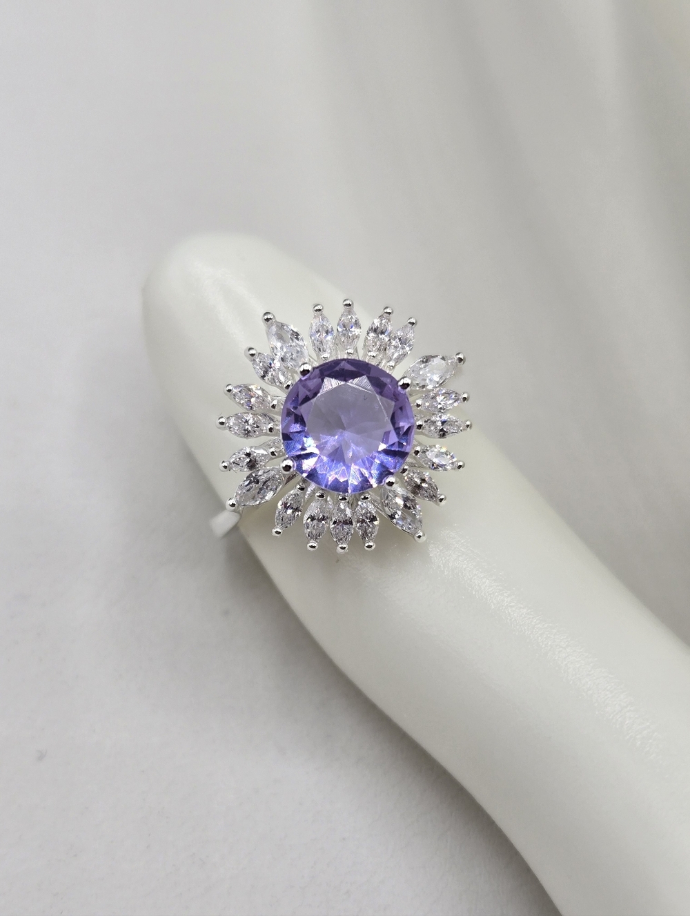 Swarovski Crystal Elements Silver Flower Ring Light Purple Amethyst Size 7